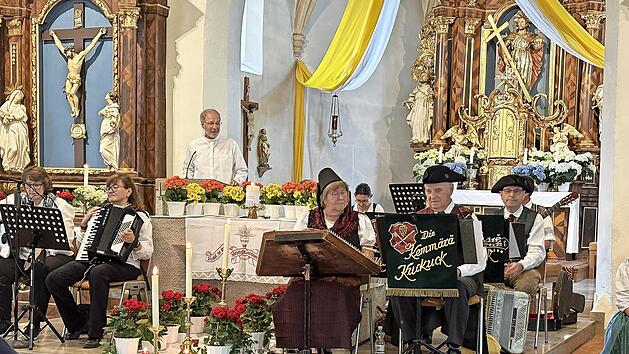 Das Mariensingen der &bdquo;Kemm&auml;r&auml; Kuckuck&ldquo; beendete die Feierlichkeiten anl&auml;sslich des 40-j&auml;hrigen Bestehens der Volksmusikgruppe.