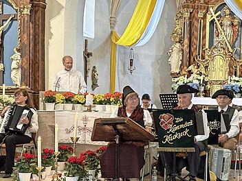 Das Mariensingen der &bdquo;Kemm&auml;r&auml; Kuckuck&ldquo; beendete die Feierlichkeiten anl&auml;sslich des 40-j&auml;hrigen Bestehens der Volksmusikgruppe.