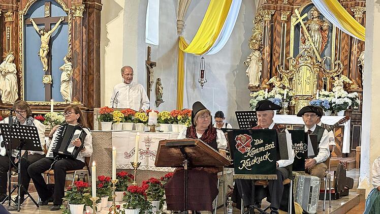Das Mariensingen der &bdquo;Kemm&auml;r&auml; Kuckuck&ldquo; beendete die Feierlichkeiten anl&auml;sslich des 40-j&auml;hrigen Bestehens der Volksmusikgruppe.