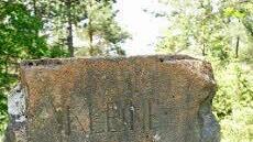 1924 hat der Rhönklub diesen Orientierungsstein aufgestellt.