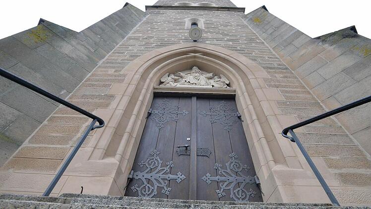 Der Gesangverein Obertheres singt am 4. Adventssonntag in der Pfarrkirche in Obertheres. Foto: Ronald Rinklef