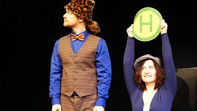 Auch im wirklichen Leben ein Paar: Heidi Lehnert, hier als "Schnickschnack", und Benjamin Bochmann als "Herr Schnuck"  Foto: Chapeau Claque?