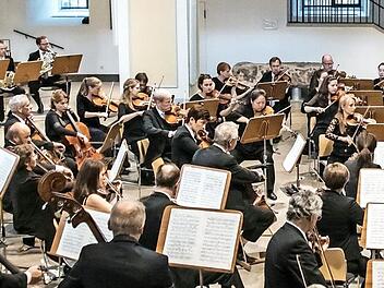 Eine faszinierende Interpretation der "Achten" von Anton Bruckner gelang dem Philharmonischen Orchester des Landestheaters unter Leitung von Roland Kluttig zum Abschluss der Konzertsaison. Das begeisterte Publikum dankte mit stehenden Ovationen. Foto: Jochen Berger