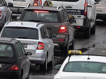 So viel Verkehr wie auf dem Symbolbild ist in Bad Rodach natürlich nicht. Foto: Fabian Sommer/dpa
