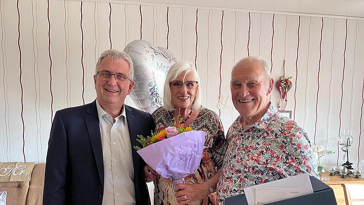Fränkisches Ehepaar feiert Diamantene Hochzeit - Bürgermeister gratuliert