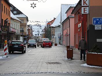 Für optisch gelungen halten Passanten und Anwohner die frisch sanierte Hauptstraße in Höchstadt. Foto: Andreas Dorsch