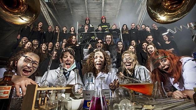 "Mit dem Thema "Elemente" befassen sich der Hochschulchor "Die Klangf&auml;nger" und die Hochschul-Bigband bei drei gemeinsamen Konzerten in der Hochschul-Aula Foto: Frank Wunderatsch / Aaron R&ouml;&szlig;ner