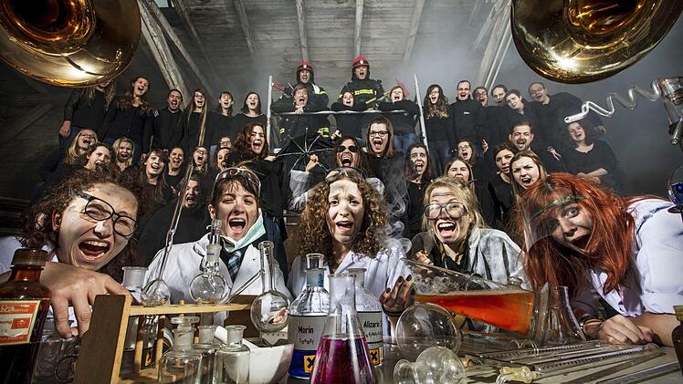 "Mit dem Thema "Elemente" befassen sich der Hochschulchor "Die Klangfänger" und die Hochschul-Bigband bei drei gemeinsamen Konzerten in der Hochschul-Aula Foto: Frank Wunderatsch / Aaron Rößner