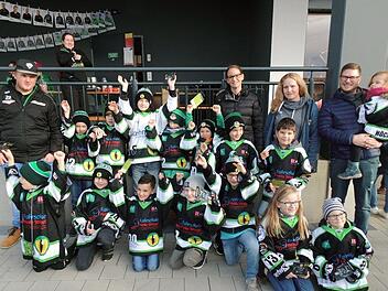 Die U9 mit den Großen (von links): Philipp Seelmann, Saskia Rogner, Vera Feuerlein und Thorsten Ramspeck mit Fiona  Fotos: Britta Schnake