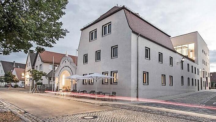 Das aus der ehemaligen Lechner Bräu entstandene Baunacher Bürgerhaus ist ein Blickfang geworden. Der Haushalt 2014 wird durch die weitgehende Fertigstellung nur noch geringfügig belastet.  Foto: archi[mju]itektur