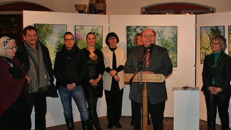 Kulturreferent Peter Weidisch stellt die Künstler vor: v.l., Lay, Catoni, Ruppert, Kochanowski,  Pfister-Stanjek, Lauter, Feichtinger, Bgm. Schick Foto: Werner vogel