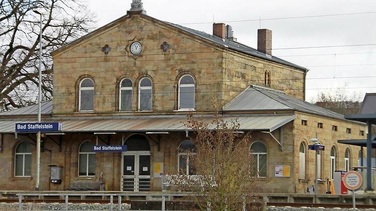 1500 Menschen sind tagtäglich am Bahnhof.  Foto: Matthias Einwag