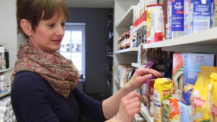 In ihrem Lottogeschäft hat Stephanie Heinz kurzfristig ihr Sortiment erweitert.