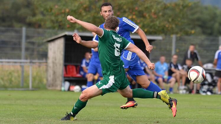 Duell zwischen Stefan Wölfel (links) und dem Kulmbacher Semih Sener. Foto: Peter Mularczyk