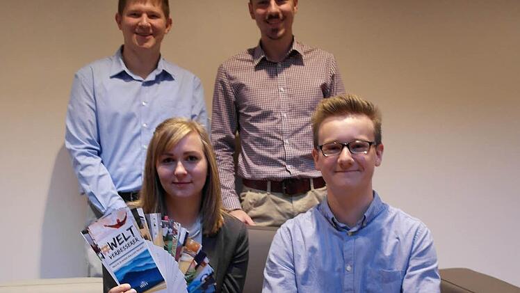 Die "Weltverbesserer" der Firma IREKS: Verena Kropf, Daniel Hönig (vorne), Sebastian Schmidt und Moritz Hammon (hinten, von links). Es fehlen Lukas Buchmeier und Julian Weiß, die derzeit beruflich im Ausland unterwegs sind. Foto: Peter Müller