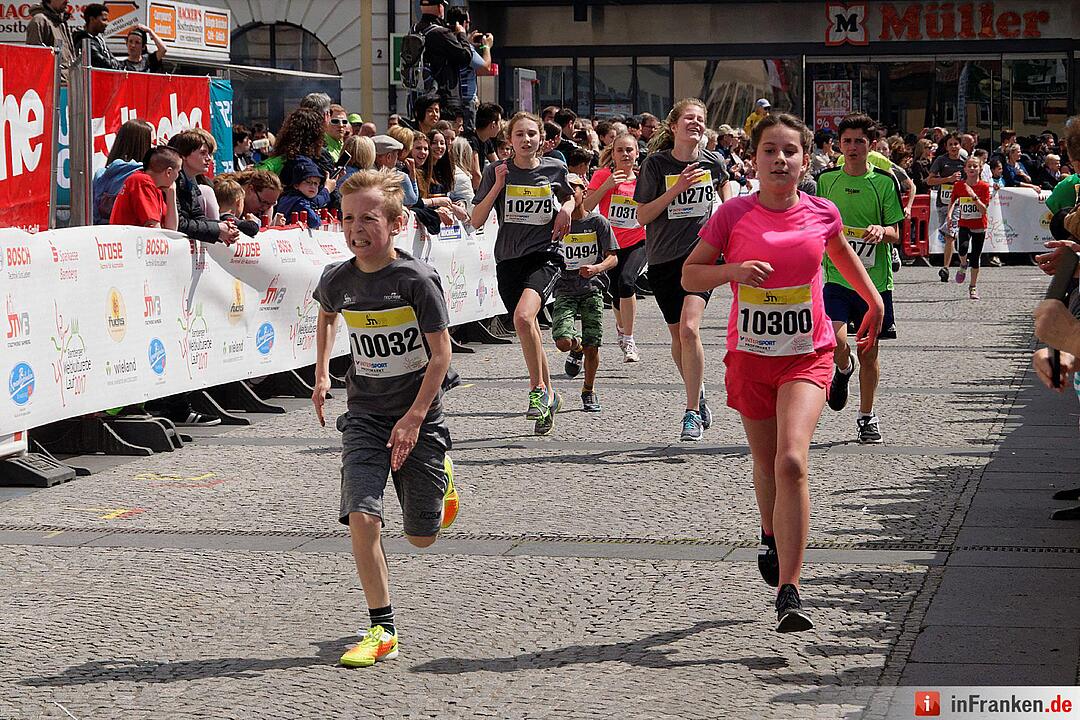 Weltkulturerbelauf 2017 in Bamberg: Der Zieleinlauf am Maxplatz