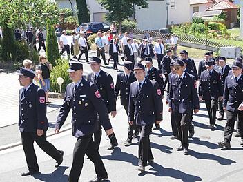 Die Jubelwehr führte den Festzug an. Foto: Mathias Erlwein