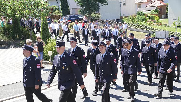 Die Jubelwehr führte den Festzug an. Foto: Mathias Erlwein
