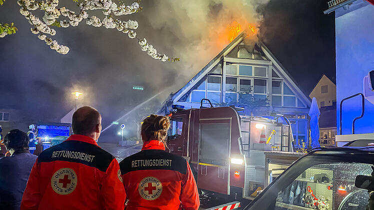 Schnaittach: Zeuge bemerkt einen Knall - dann bricht am Marktplatz pl&ouml;tzlich ein Feuer aus