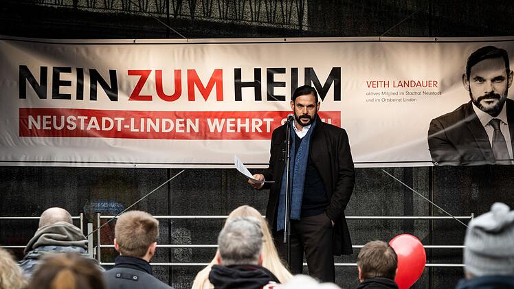 Kommunalpolitiker Veith Landauer (Alexander Beyer) wiegelt die B&uuml;rger von Neustadt-Linden gegen den Bau einer Gefl&uuml;chtetenunterkunft in ihrer Gemeinde auf.
