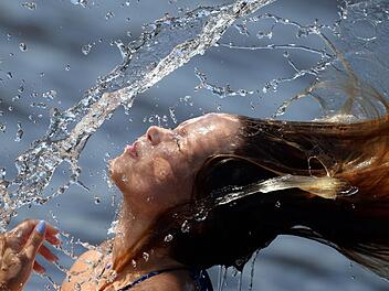 Am Mittwoch werden bis zu 32 Grad erwartet. Dann kommen Gewitter und ein starker Temperaturabsturz. Symbolfoto: Ralf Hirschberger/dpa