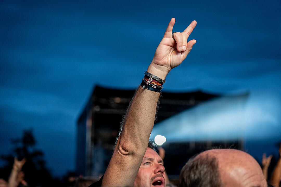 An die 2000 Besucher feierten die Rockmusik!