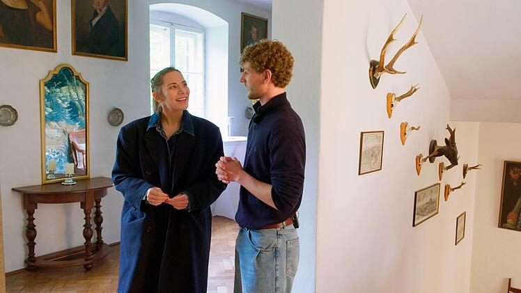 Carolin von der Groeben besucht Caspar Freiherr von Gumppenberg, der sein Schloss seit Kurzem der &Ouml;ffentlichkeit zug&auml;nglich macht.