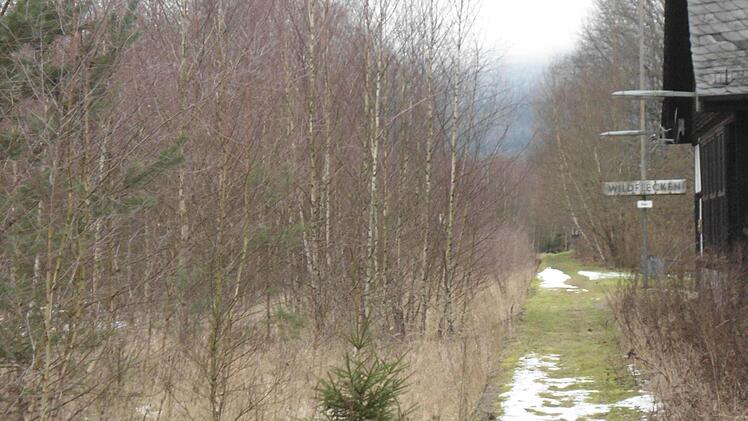 Dieses Bild vom Bahnhof Wildflecken hat Wolfgang Illek an die Redaktion geschickt. "Unter einem freien Bahnhof stelle ich mir etwas anderes vor", sagte er. Das Foto entstand am 9. Dezember. Fotos: privat