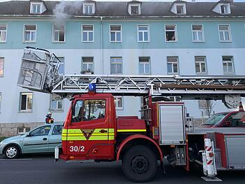 Am Sonntag wurde die Feuerwehr alarmiert: Grund dafür, war ein Brand in einer Obdachlosenunterkunft. Foto: Patzak/News5