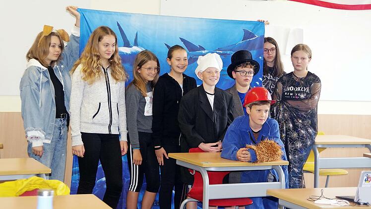 Die Schulspielgruppe der RS II beteiligte sich mit ihrem „Siegmund-Loewenzahns-Bauwagen-Theater“ am digitalen Schultheater-Event