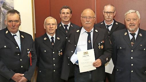 Die neuen Ehrenmitglieder des Feuerwehrvereins Bad Rodach sowie die langjährigen Aktiven und Mitglieder