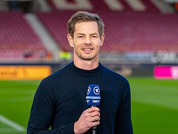 Alex Schl&uuml;ter ist seit 2025 Teil des "Sportschau"-Moderationsteams.