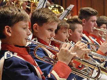 Für das Jugendmusikkorps der Stadt Bad Kissingen ist das Elternkonzert immer eine große Herausforderung. Von der Allgemeinheit wenig beachtet, ist es dennoch das emotional anspruchsvollste Konzert des Jahres. Foto: Peter Klopf