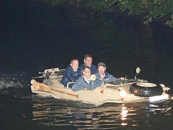 Sorgte am Donnerstagabend für Aufsehen: Amphibienfahrzeug auf der Regnitz Foto: RiegerPress
