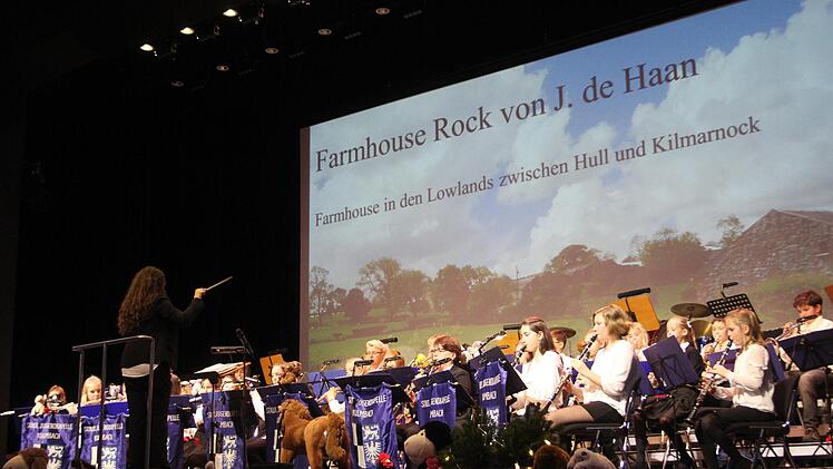 Das Vororchester unter der Leitung von Ilona Ramming eröffnete den musikalischen Abend. Foto: Sonny Adam
