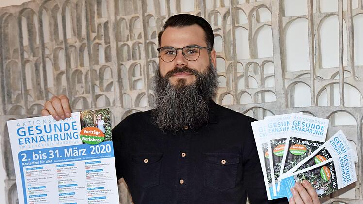 Bei ihm laufen die Fäden für die Projekte der "Gesundheitsregionplus" Haßberge zusammen: der Geschäftsstellenleiter Benjamin Hermann. Er kümmert sich auch um den Aktionsmonat.  Foto: Moni Göhr/Landratsamt
