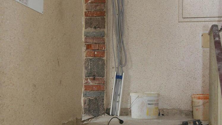 Im Inneren der Häuser wird bereits gearbeitet.