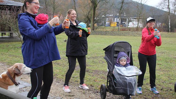 Hanteltraining für die Arme. Foto: Lisa Kieslinger
