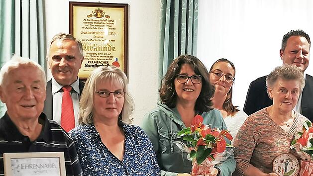 Zahlreiche Mitglieder wurden ausgezeichnet: Alfred Seehuber, Kreisfachberater G&uuml;nter Reif, Jutta Zimmer, Cornelia Giesert, 2. Vorsitzende Stefanie Giesert, Adelheid Schneider, Oberb&uuml;rgermeister Ingo Lehmann (von links).