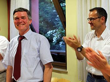 Applaus für Peter Kornell, der wieder Bürgermeister von Volkach werden willl.