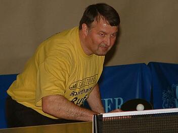 Friedel Tomaschko spielt auch künftig mit dem TSV Teuschnitz in der 2. Tischtennis-Bezirksliga Ost. Foto: Franz