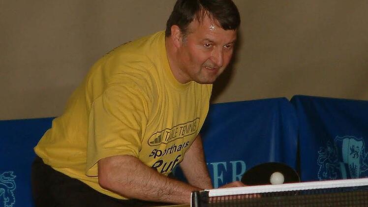 Friedel Tomaschko spielt auch künftig mit dem TSV Teuschnitz in der 2. Tischtennis-Bezirksliga Ost. Foto: Franz