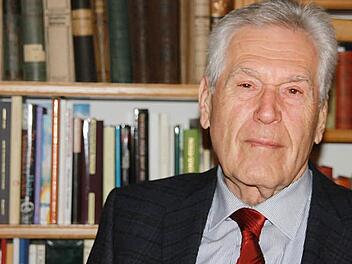 Michael Glos, Bundeswirtschaftsminister a.D.: "Letztendlich ist es im politischen Leben so wie im richtigen Leben. Man muss versuchen, einen pers&ouml;nlichen Bezug zu finden." Foto: Ralf Dieter