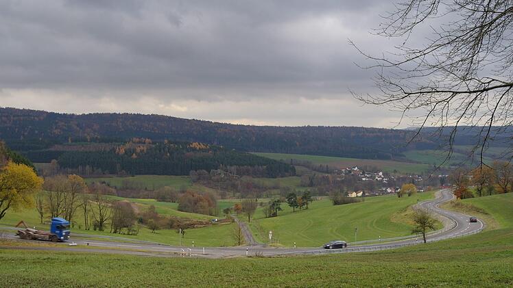 Die Staatstraße St2790 zwischen Kothen und Motten ist bei Motorradfahrern sehr beliebt. Die Bewohner jedoch leiden unter dem Verkehrslärm. Foto: Stephanie Elm