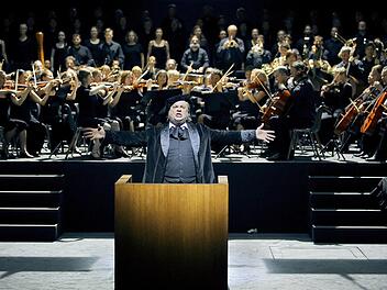 Mit der Wagner-Oper "Die Meistersinger von N&uuml;rnberg" wurden die Bayreuther Festspiele 2017 er&ouml;ffnet. Probenfoto von 2017.   Foto: Enrico Nawrath/Festspiele Bayreuth/dpa
