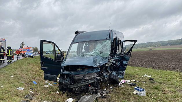 Im Landkreis Neustadt an der Aisch kam es zu einem schweren Verkehrsunfall mit vier Verletzten.