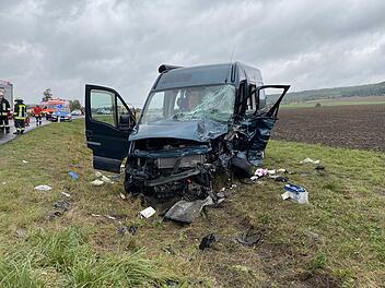 Im Landkreis Neustadt an der Aisch kam es zu einem schweren Verkehrsunfall mit vier Verletzten.