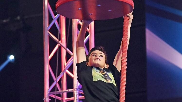 Hannes Kugler ließ sich im Finale der RTL-Show "Ninja Warrior Kids" nicht hängen, er kann auf seinen vierten Platz stolz sein. Foto: Petra Malbrich