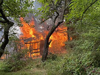 Foto: Gartenh&uuml;tte in Vollbrand