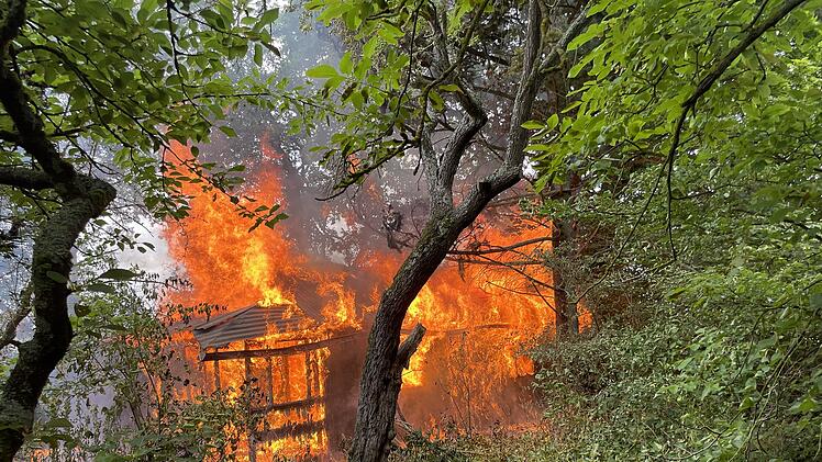 Foto: Gartenh&uuml;tte in Vollbrand